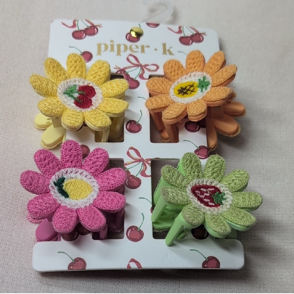 NWT Piper K Embroidered Fruit Hair
Claw Clips